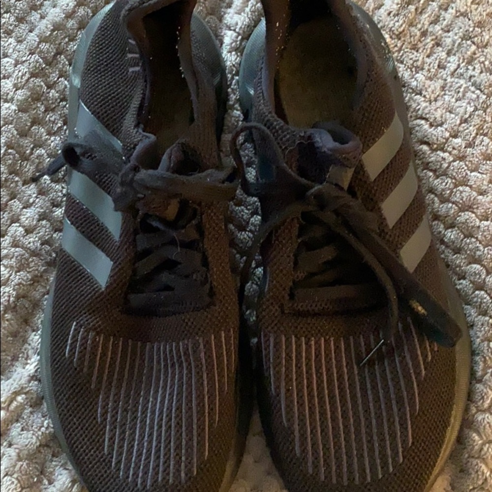 Adidas Men’s black lightweight sneakers
